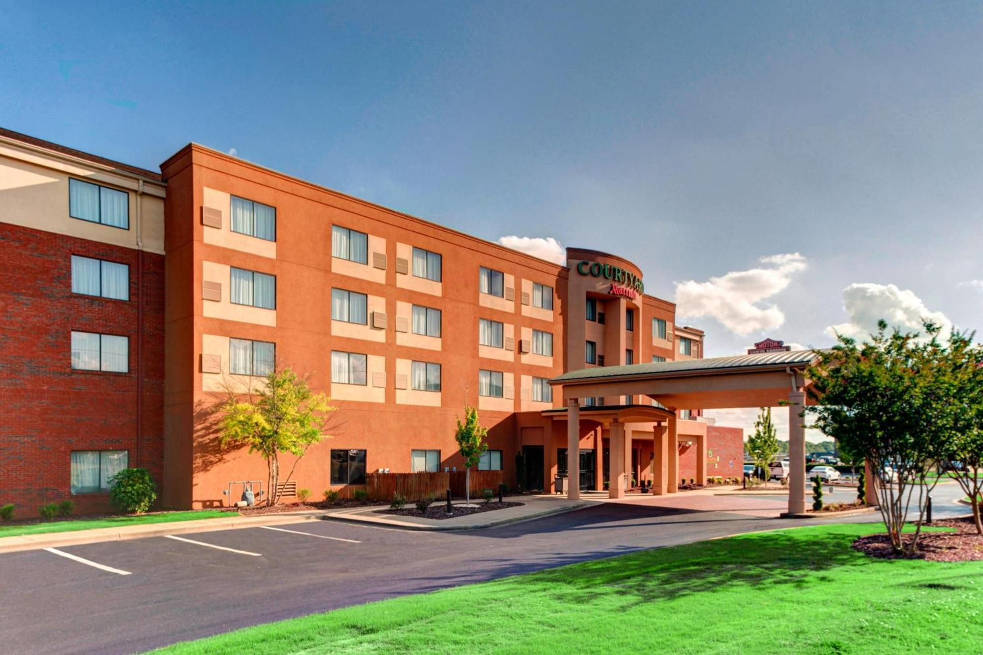 Courtyard By Marriott Anniston Oxford Hotel Exterior photo