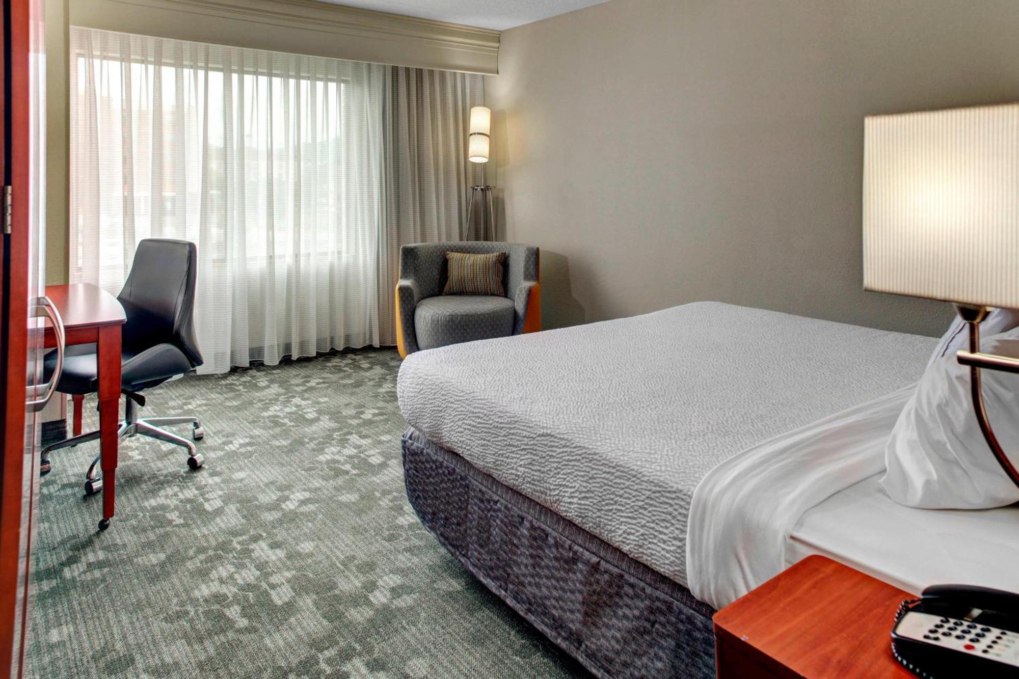 Courtyard By Marriott Anniston Oxford Hotel Exterior photo