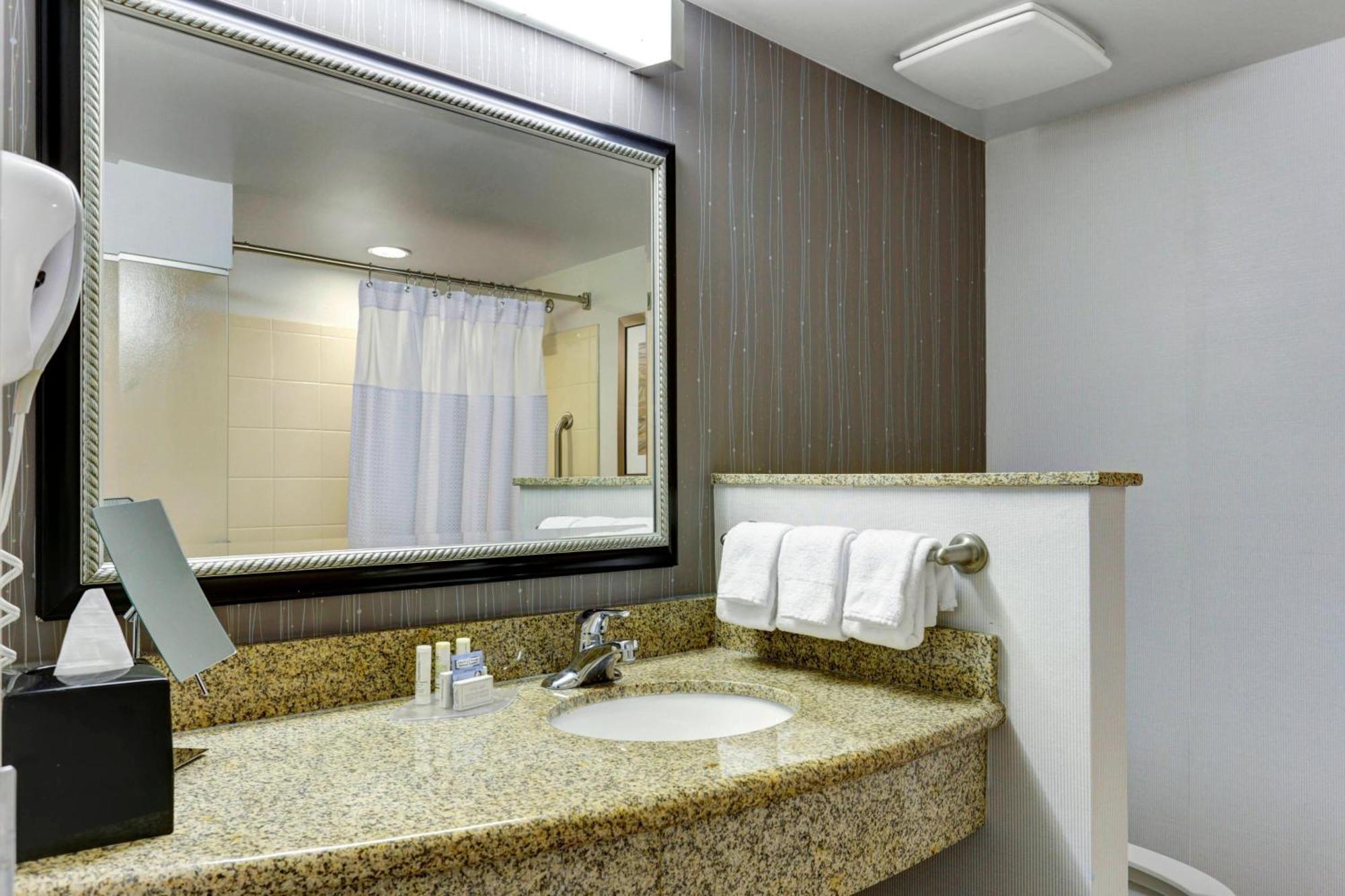 Courtyard By Marriott Anniston Oxford Hotel Exterior photo